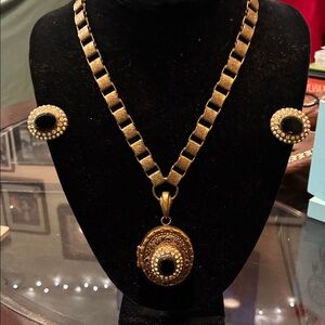 Elegant Gold and Black Pendant Necklace Set